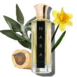 Flacon van Bellekin Nara parfum met een subtiele rokerige achtergrond, omringd door natuurlijke elementen en verleidelijke bloemblaadjes, perfect voor een betoverende geurervaring